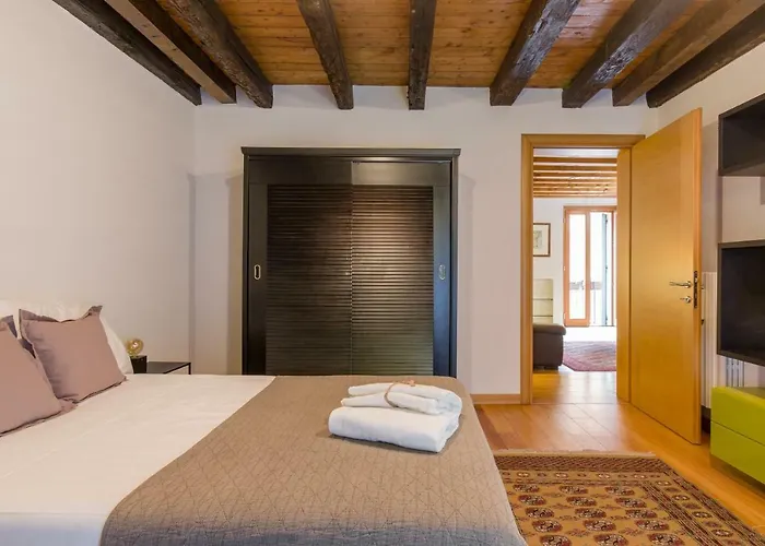 Downtown Apartment *